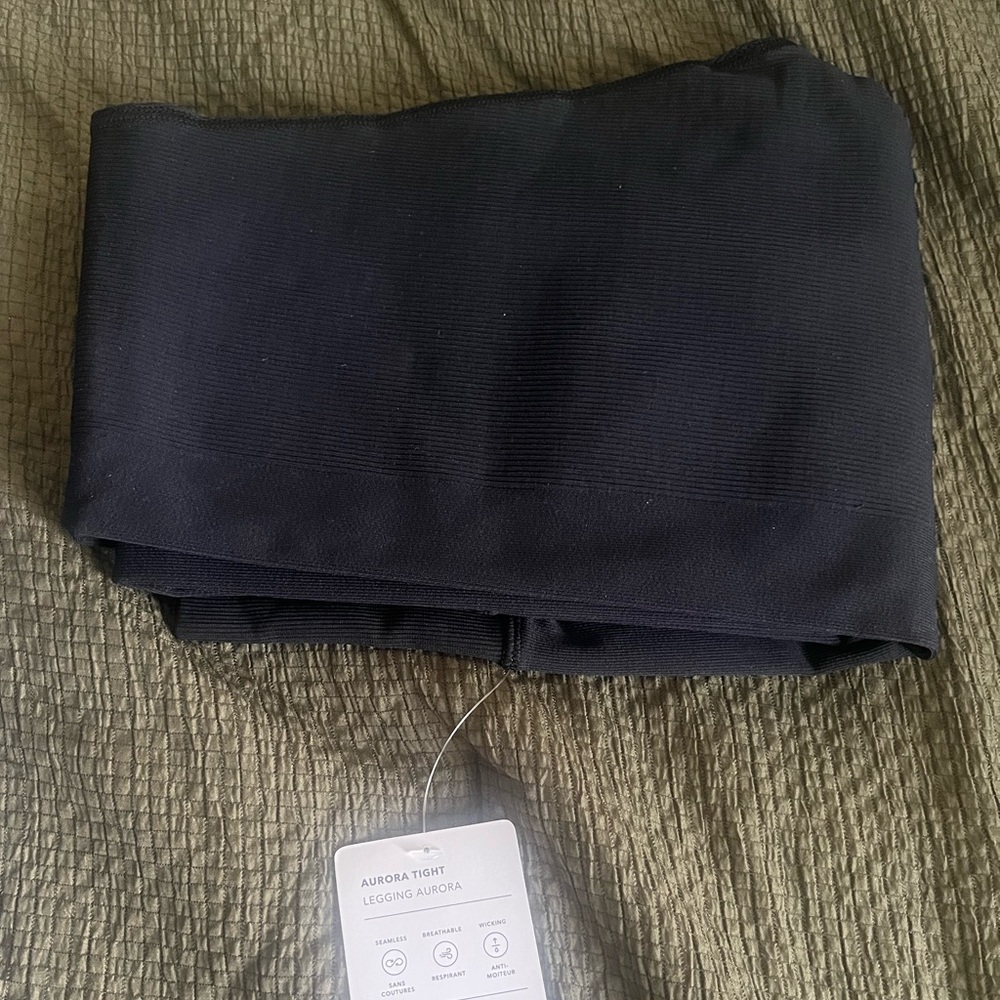 NWT Athleta Aurora Seamless Black Leggings for Active Lifestyle